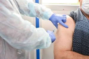 
                    За минувшие сутки в Алматы ревакцинировались 4560 человек
                