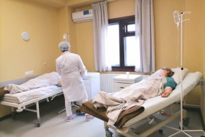 В инфекционные стационары Алматы с диагнозом КВИ уже госпитализирован 131 человек