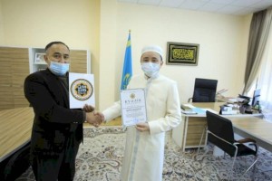Качество казахстанской вакцины QazVac отмечено сертификатом ТОО «Халал Даму»