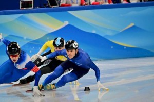 
                    Знаменосец казахстанской сборной пробился в финал Олимпиады-2022 по шорт-треку
                