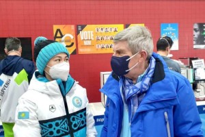 
                    Глава МОК встретился с лидером казахстанской команды по фристайл-акробатике
                