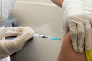 Привитые от COVID-19 жители Алматы призывают горожан вакцинироваться