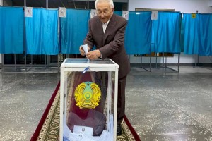 
                    Торегельды Шарманов проголосовал на референдуме
                