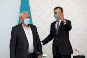 В канун Дня Независимости Бакытжан Сагинтаев встретился с литературным сообществом Алматы