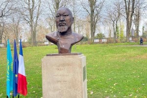 Памятник Абаю установили в Париже