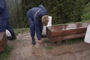 
                    Активисты провели в горах Алматы экологическую акцию в поддержку референдума
                