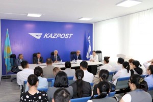 
                    Сенаторы обсудили предстоящий референдум с коллективом «Казпочты» и студентами колледжа
                