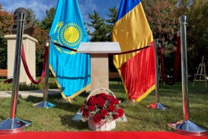 
                    В Бухаресте появился сквер «Казахстан», в Нур-Султане – бюст румынскому поэту
                
