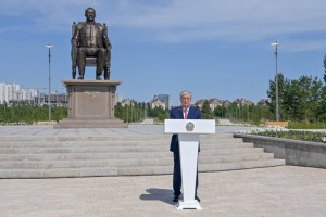 
                    Президент РК принял участие в церемонии открытия памятника Елбасы
                
