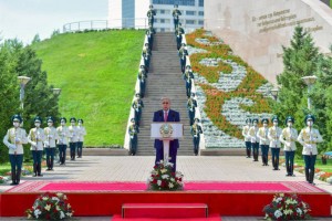 
                    Президент принял участие в церемонии поднятия флага Казахстана
                