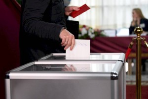 
                    Более 70% опрошенных казахстанцев поддерживают идею проведения референдума
                