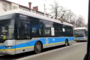 
                    В Алматы встали троллейбусы из-за отключения электричества
                