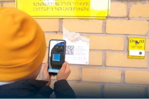 В школах Алматы устанавливают таблички с QR-кодами