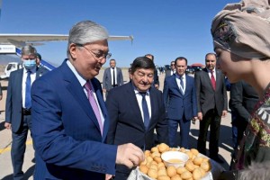 
                    Касым-Жомарт Токаев прибыл в Чолпон-Ату
                