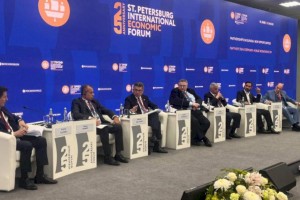 
                    Бахыт Султанов принял участие в панельной сессии ПМЭФ-2022
                