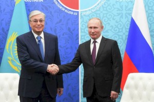 
                    Касым-Жомарт Токаев и Владимир Путин проводят переговоры на высшем уровне
                