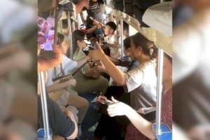 
                    Видео из поезда с юными домбристами из Мангистау стало вирусным в соцсетях
                
