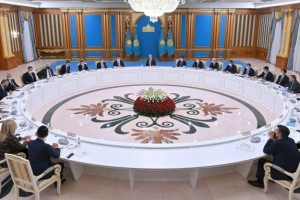 Глава государства провел встречу с представителями деловых кругов Швейцарии