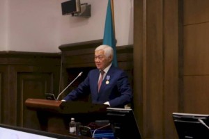 
                    Бердибеку Сапарбаеву вручили медаль «Еңбек ардагері»
                