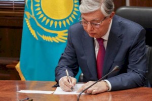 
                    В МЧС РК поделились видеозаписью с экшн-камеры огнеборца по время тушения пожара
                