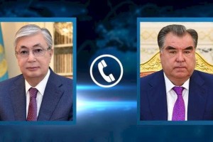 
                    Президенты Казахстана и Таджикистана поговорили по телефону
                
