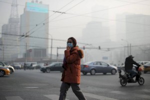 
                    Алматинцам рекомендуют воздержаться от прогулок вблизи автотрасс
                