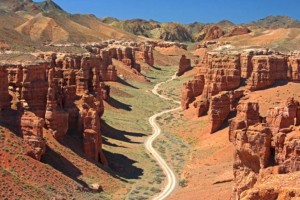 
                    Туристы заблудились в Чарынском каньоне
                