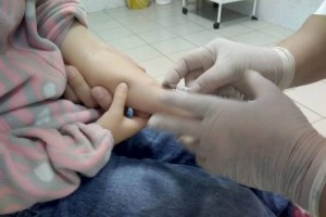 В Актобе первоклашкам по ошибке вместо пробы Манту ввели живую вакцину БЦЖ