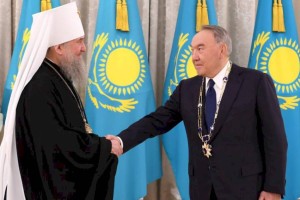 
                    Нурсултану Назарбаеву вручена высшая награда Православной Церкви Казахстана
                