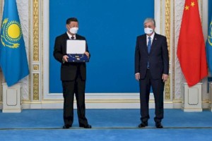
                    Касым-Жомарт Токаев наградил Си Цзиньпина орденом «Алтын Қыран»
                