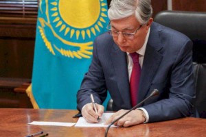
                    Глава Казахстана подписал закон о снятии пенсионных накоплений
                