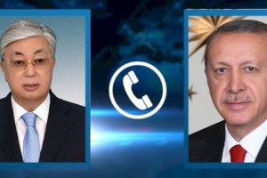 
                    Президенты Казахстана и Турции обменялись новогодними поздравлениями по телефону
                
