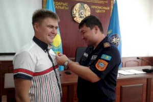 
                    В Актау наградили мужчину за спасение едва не утонувших девочек
                