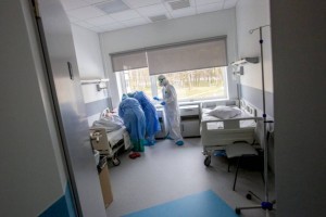 
                    Сколько казахстанцев заболели COVID-19 за сутки
                