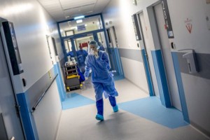 За сутки в Казахстане выявили 2021 заразившихся коронавирусом