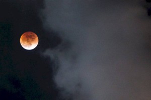 Сегодня ночью земляне смогут наблюдать самое большое Суперлуние 2022 года
