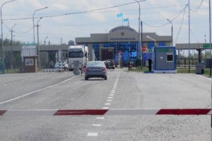 Казахстан открывает 12 автомобильных пунктов пропуска через госграницу