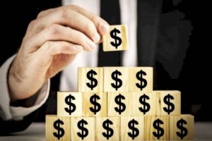 
                    Около 2 млн долларов и 630 млн тенге собрали организаторы финпирамиды с жителей Алматы
                