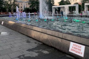 
                    Эпидемиологи рассказали, почему нельзя купаться в городских фонтанах
                