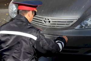 
                    В Алматы водителей автомашин с подложными госномерами вносят в спецбазу нарушителей
                