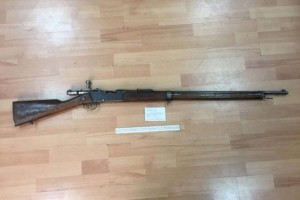 Старинную французскую винтовку сдал в полицию житель столицы