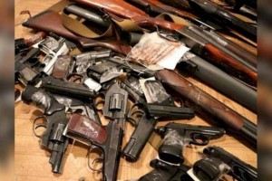 
                    Казахстанцы добровольно сдают оружие
                