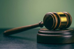 Сотрудник центра экспертизы получил 8 лет за увод от ответственности
