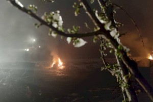
                    В Туркестанской области всю ночь жгли костры, пытаясь спасти от мороза цветущие сады
                