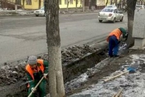
                    В Алматы продолжаются работы по очистке арыков
                