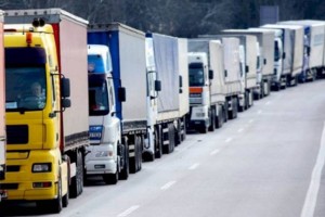 
                    Казахстанские грузовики все еще остаются на территории Украины
                