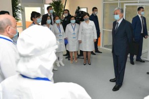
                    Президент Казахстана пройдет ревакцинацию от коронавируса в январе 2022 года
                