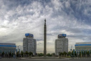 Как устанавливали Монумент Независимости в Алматы