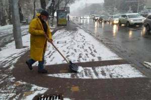 
                    Как в Алматы идет уборка снега
                