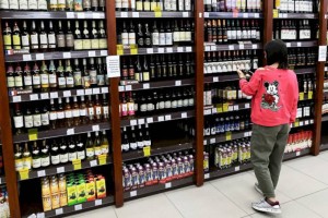 
                    Где в Казахстане больше всего подорожал алкоголь
                